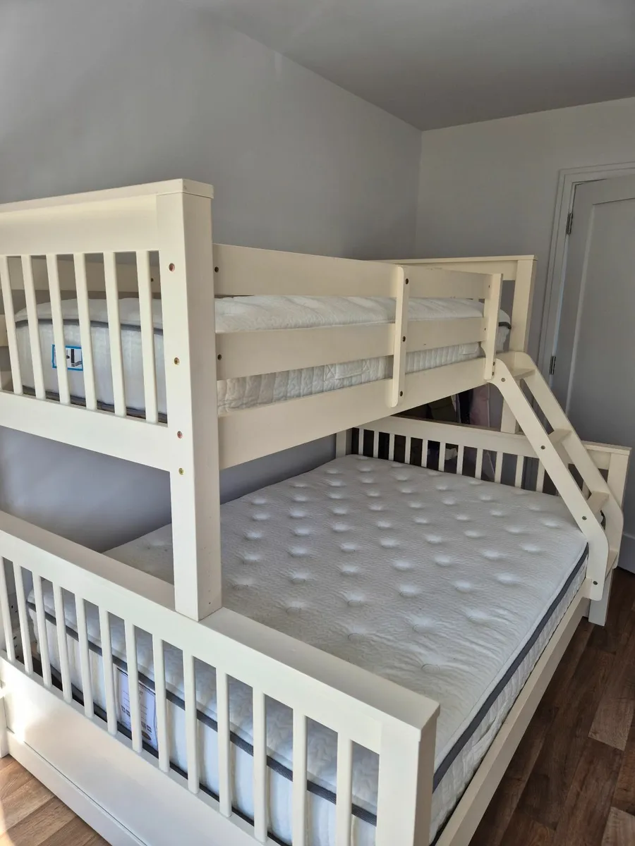 Bunk beds - Image 1