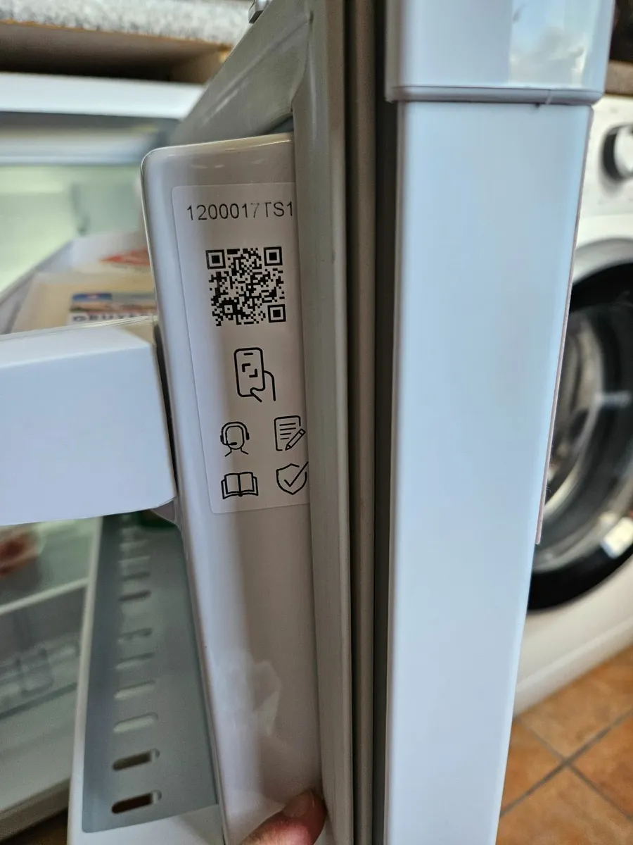 BEKO under counter fridge - Image 3