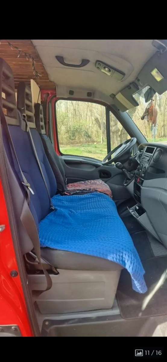 Van - Left hand drive - Image 2