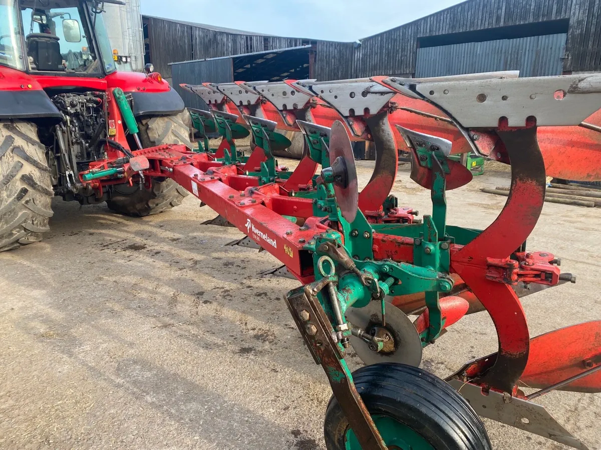 Kverneland plough - Image 1