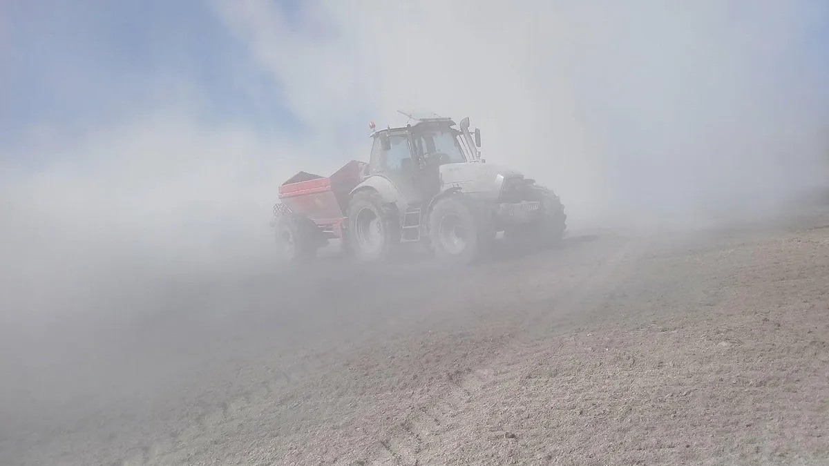 Lime-Spreading - Image 1
