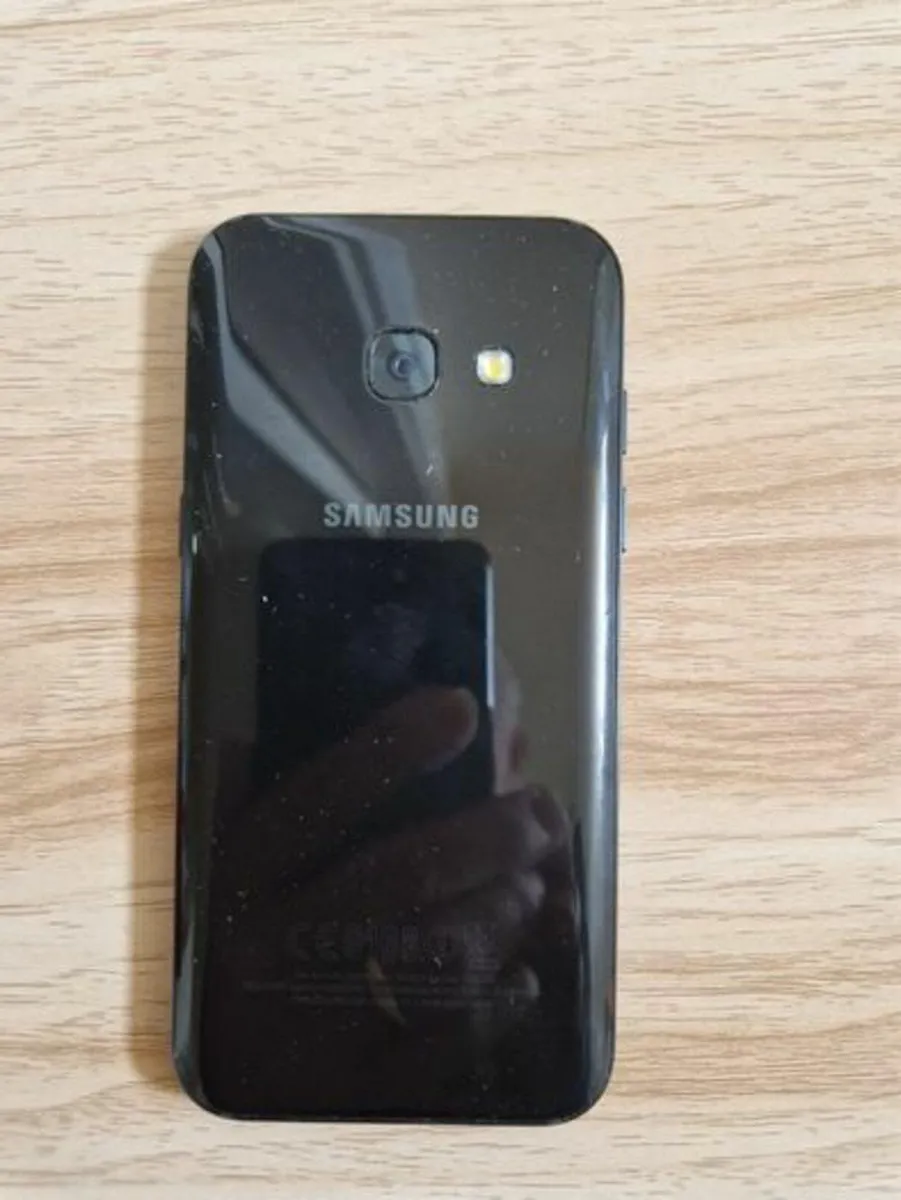 Samsung Galaxy A3 (2017) 2GB RAM, 16GB Storage - Image 2