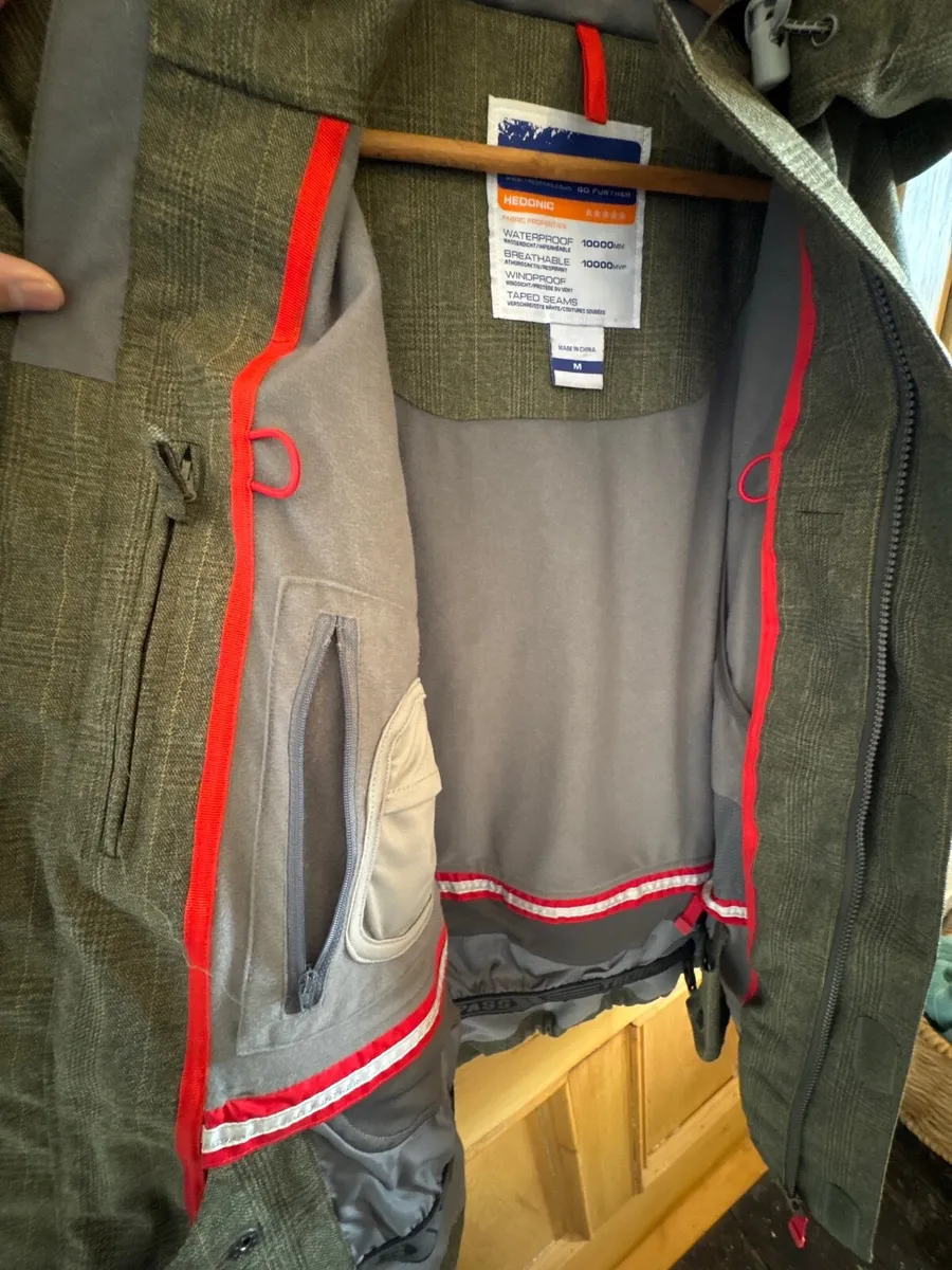 Size M /L Trespass Snow boarding jacket - Image 2