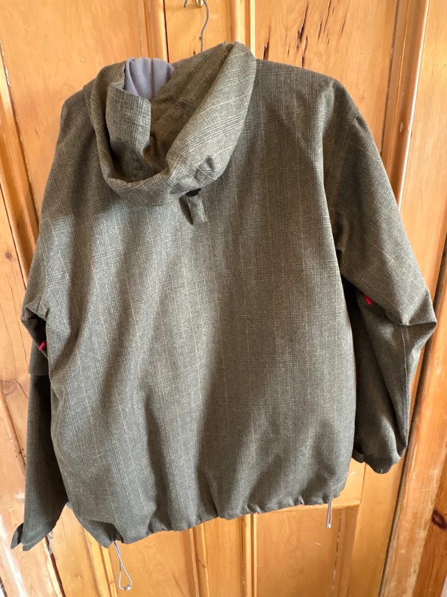 Size M /L Trespass Snow boarding jacket - Image 3