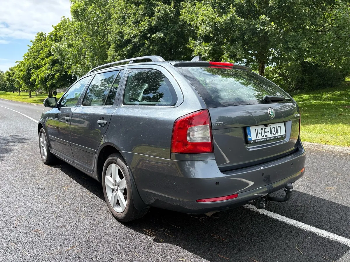 2011 Skoda Octavia 1.6 Diesel Automatic - Image 2