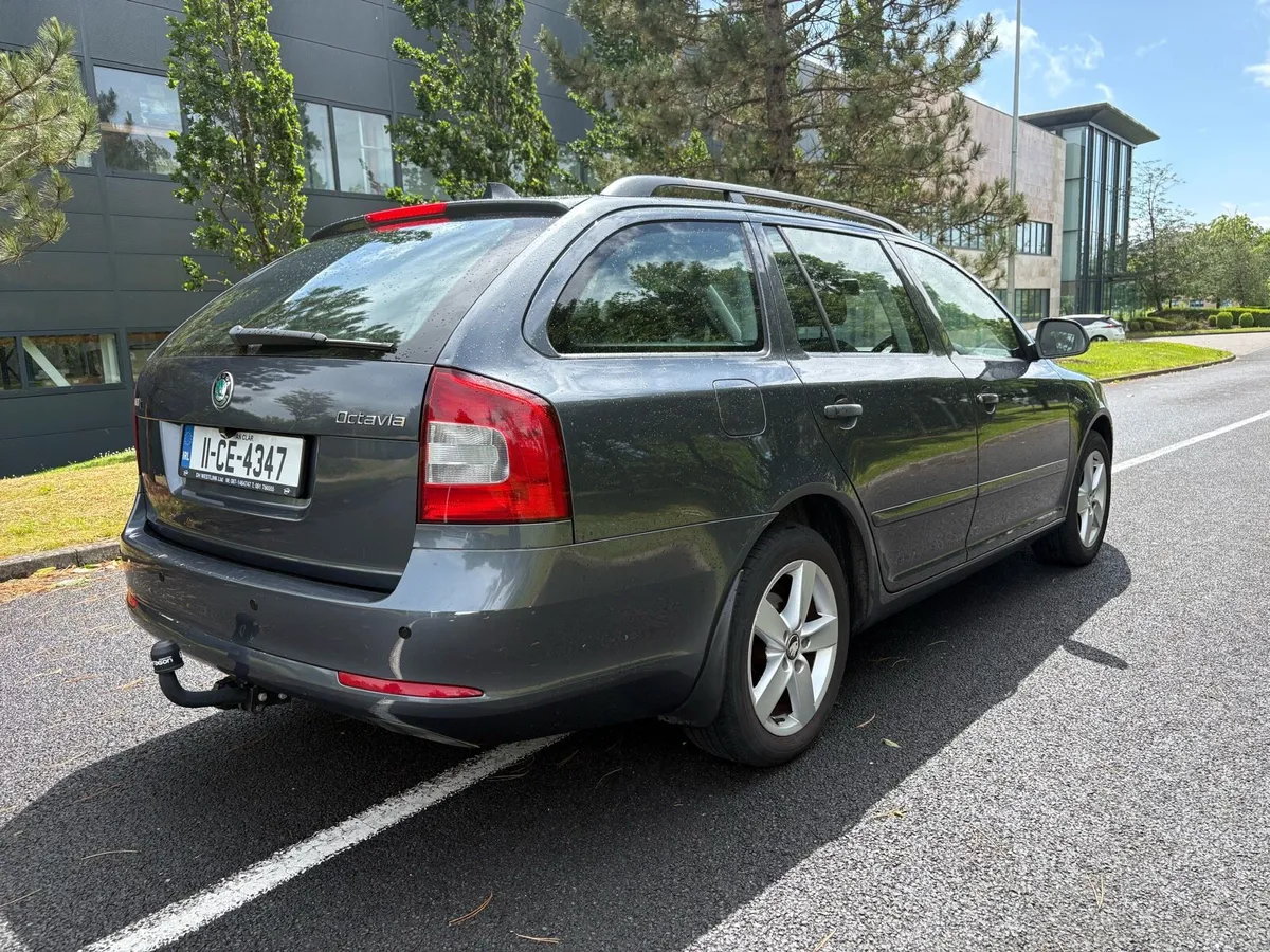 2011 Skoda Octavia 1.6 Diesel Automatic - Image 3