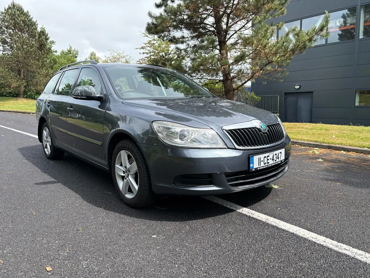 2011 Skoda Octavia 1.6 Diesel Automatic - Image 4