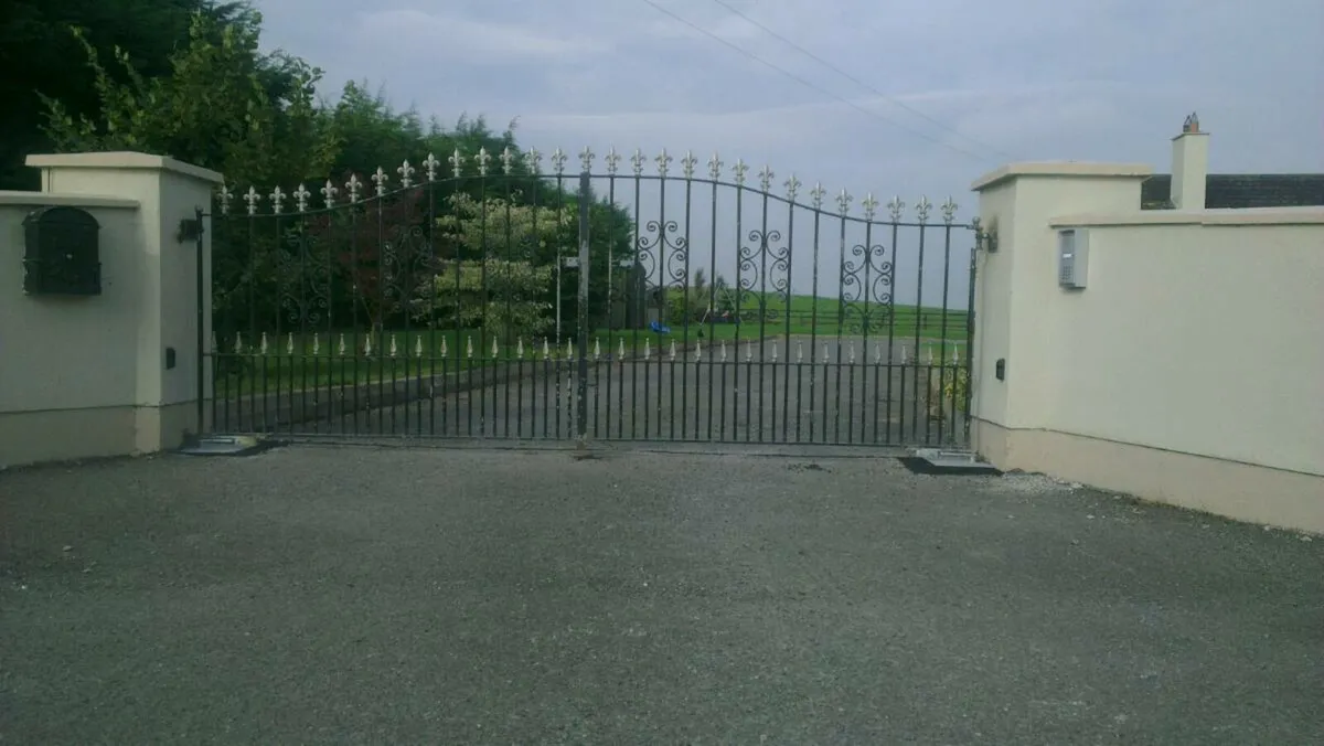 Electric Gate Installer - Image 1