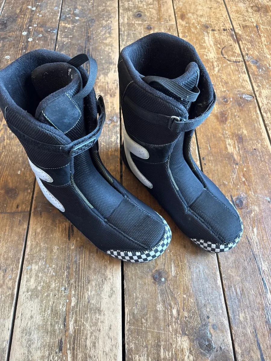 Vans Snowboarding Boots UK11 Eur46 - Image 3
