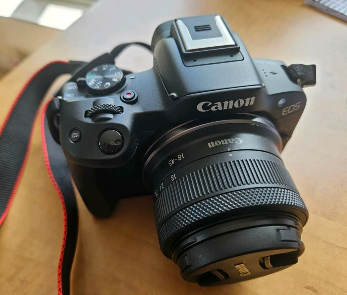 Canon EOS R50 + RF-S 18-45mm Lens kit + backpack - Image 1