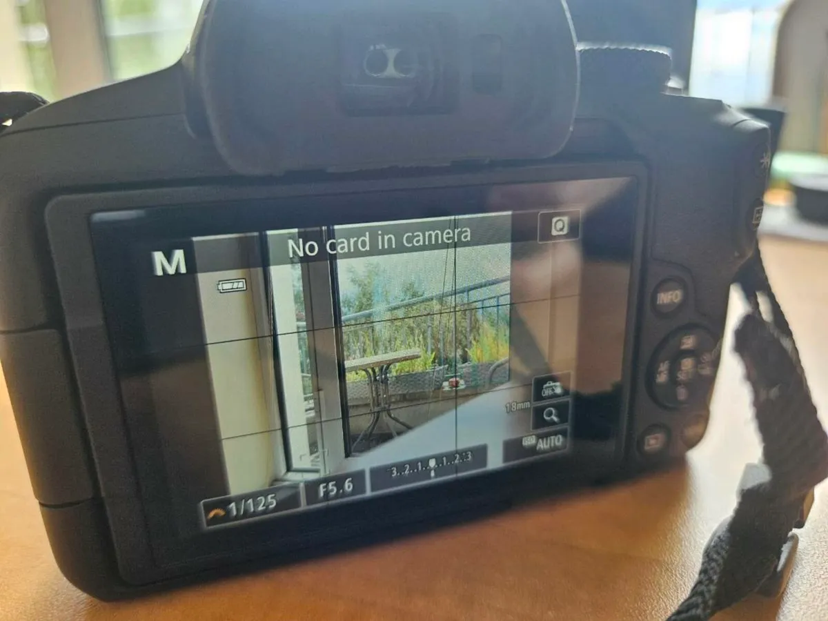 Canon EOS R50 + RF-S 18-45mm Lens kit + backpack - Image 3