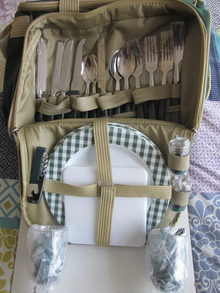Four Person Canvas Picnic Carrier Bag New - Image 1