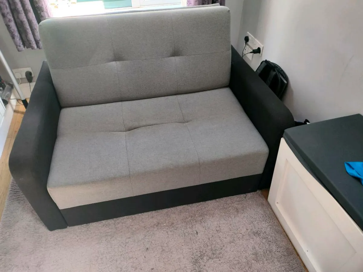 Couch/Sofabed - Image 2