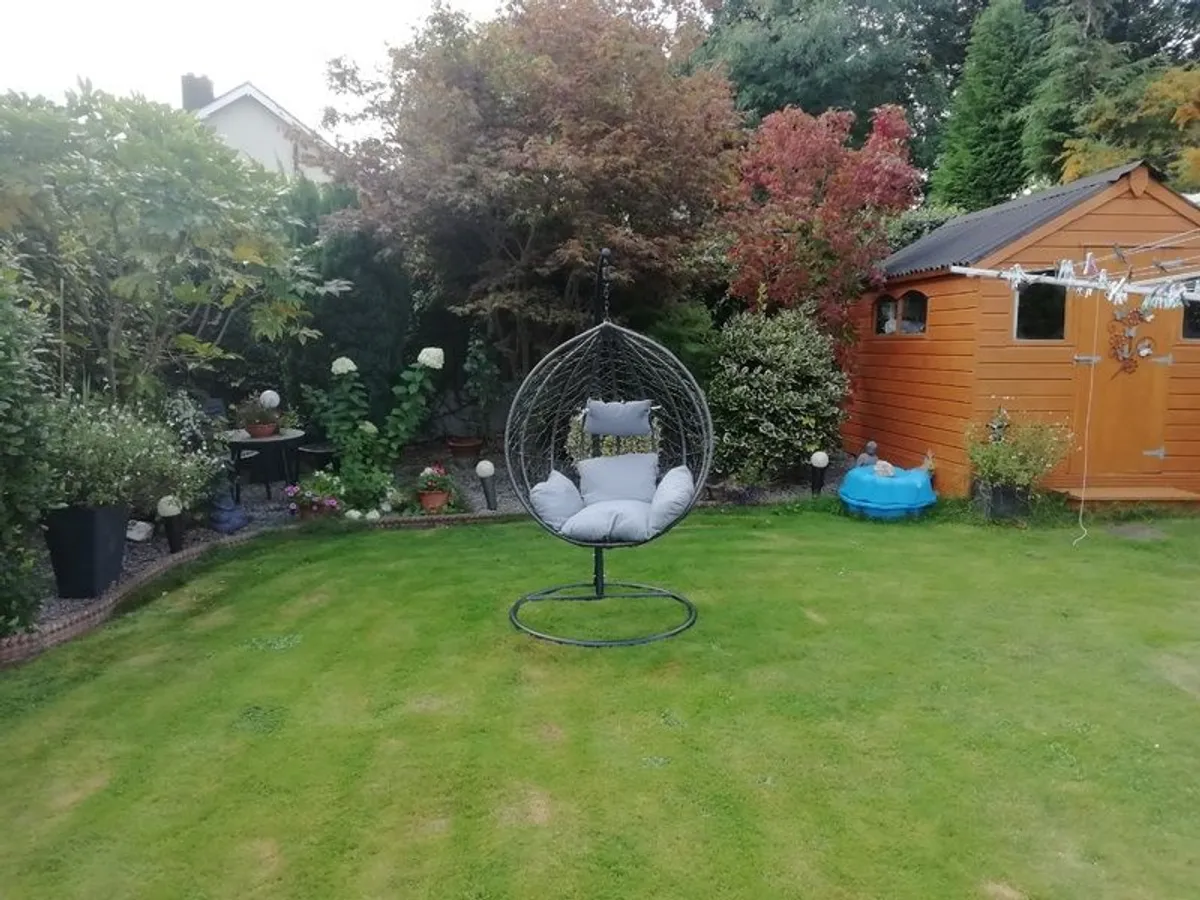 Garden hanging  egg chair max lift 150kg 175 e cash  only - Image 1
