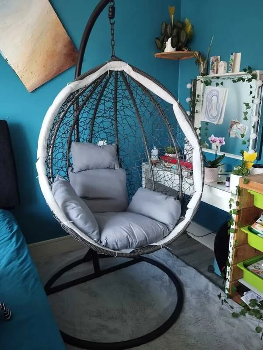 Garden hanging  egg chair max lift 150kg 175 e cash  only - Image 2