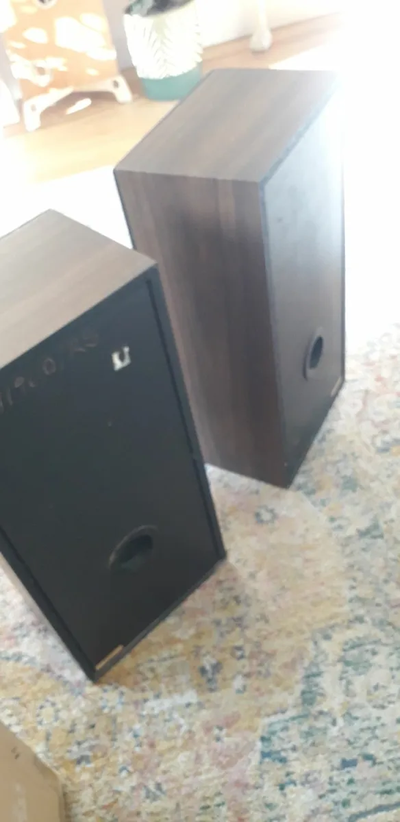 Old school Sanyo speakers - Image 2