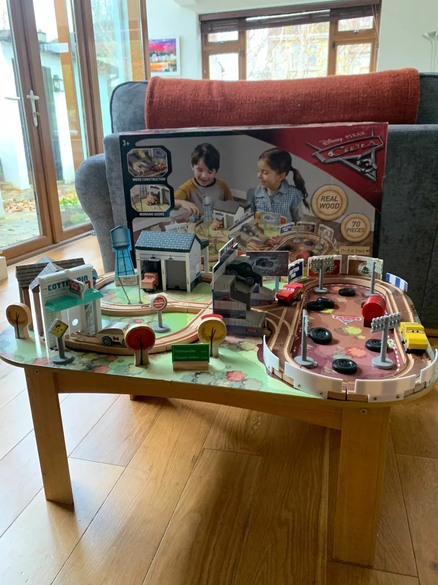 Cars 3 - Thomasville Track Set and Table - Image 1