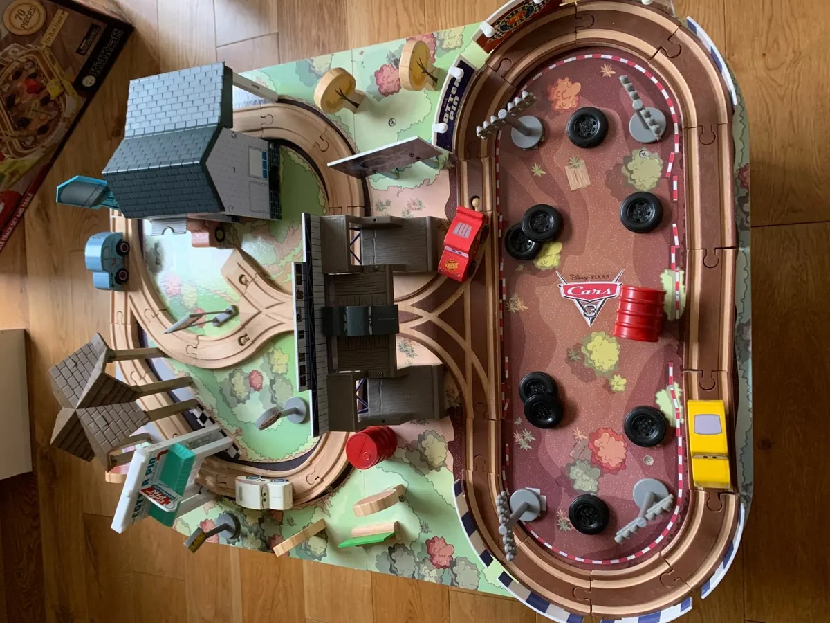 Cars 3 - Thomasville Track Set and Table - Image 2