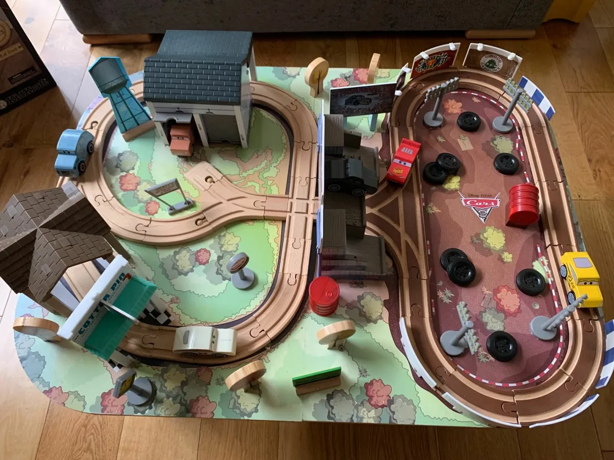Cars 3 - Thomasville Track Set and Table - Image 3