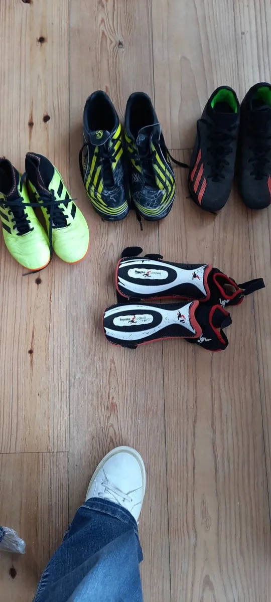 Uk 2 and uk 4 football boots - Adidas and nike - Image 1
