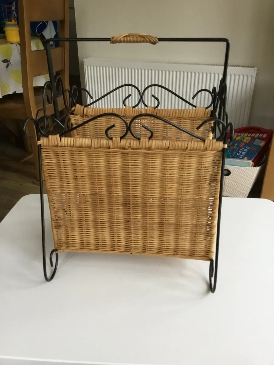 Magazine rack - Image 1