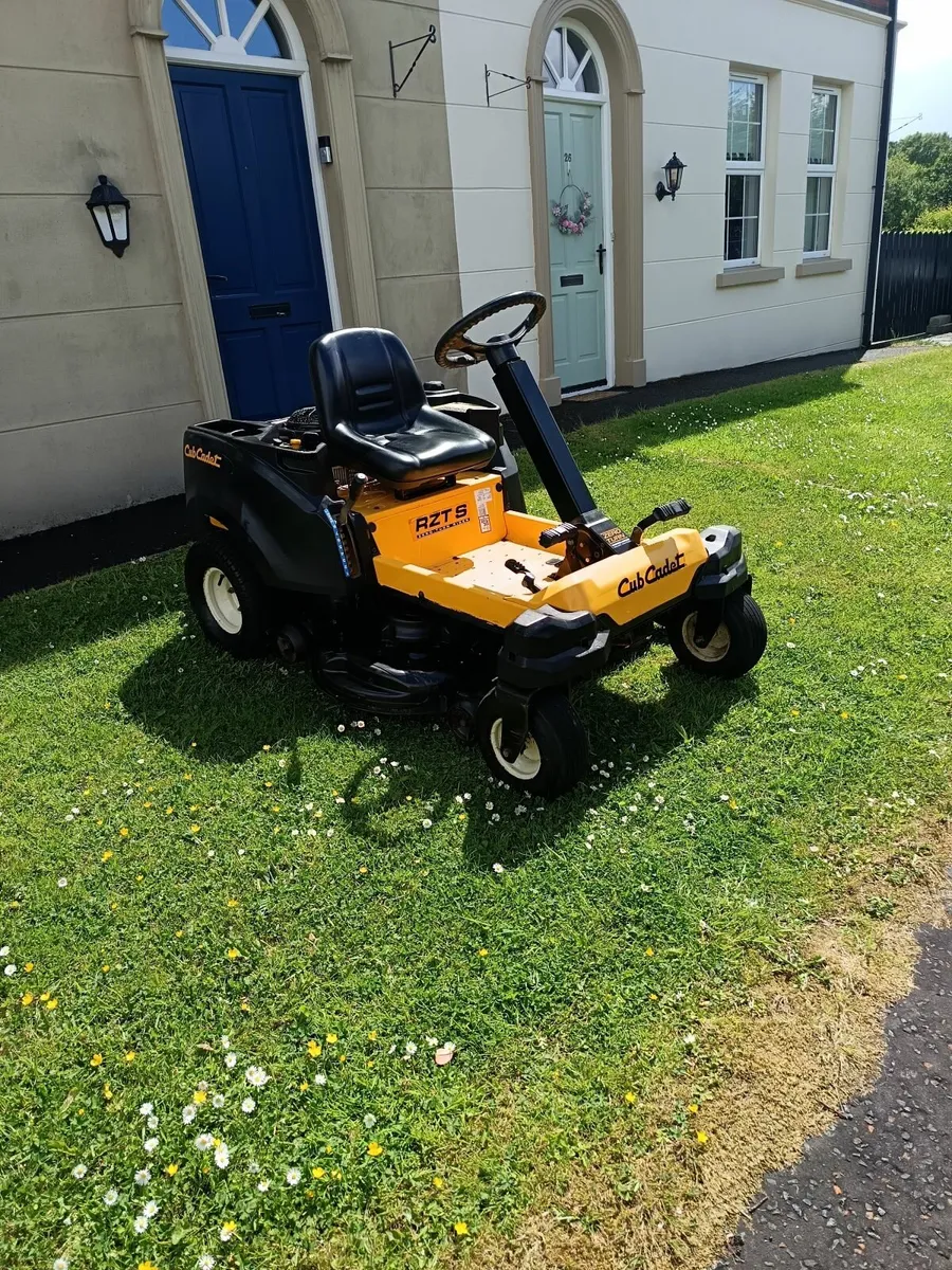 Kawasaki ride on lawnmower - Image 2