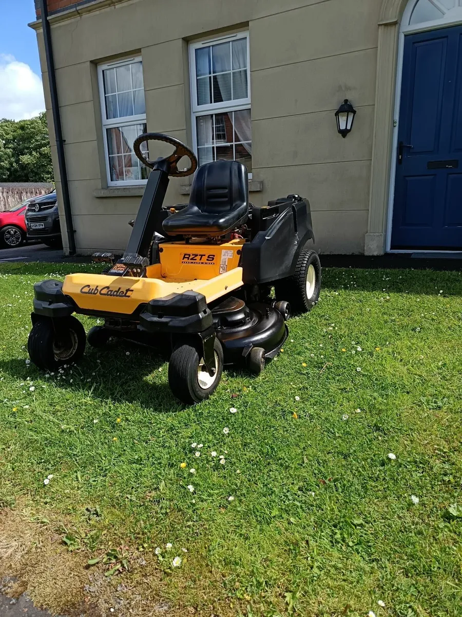 Kawasaki ride on lawnmower - Image 4