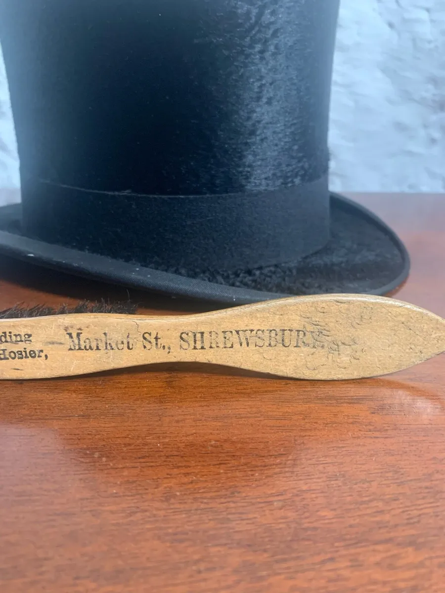 London made top hat and brush. - Image 4