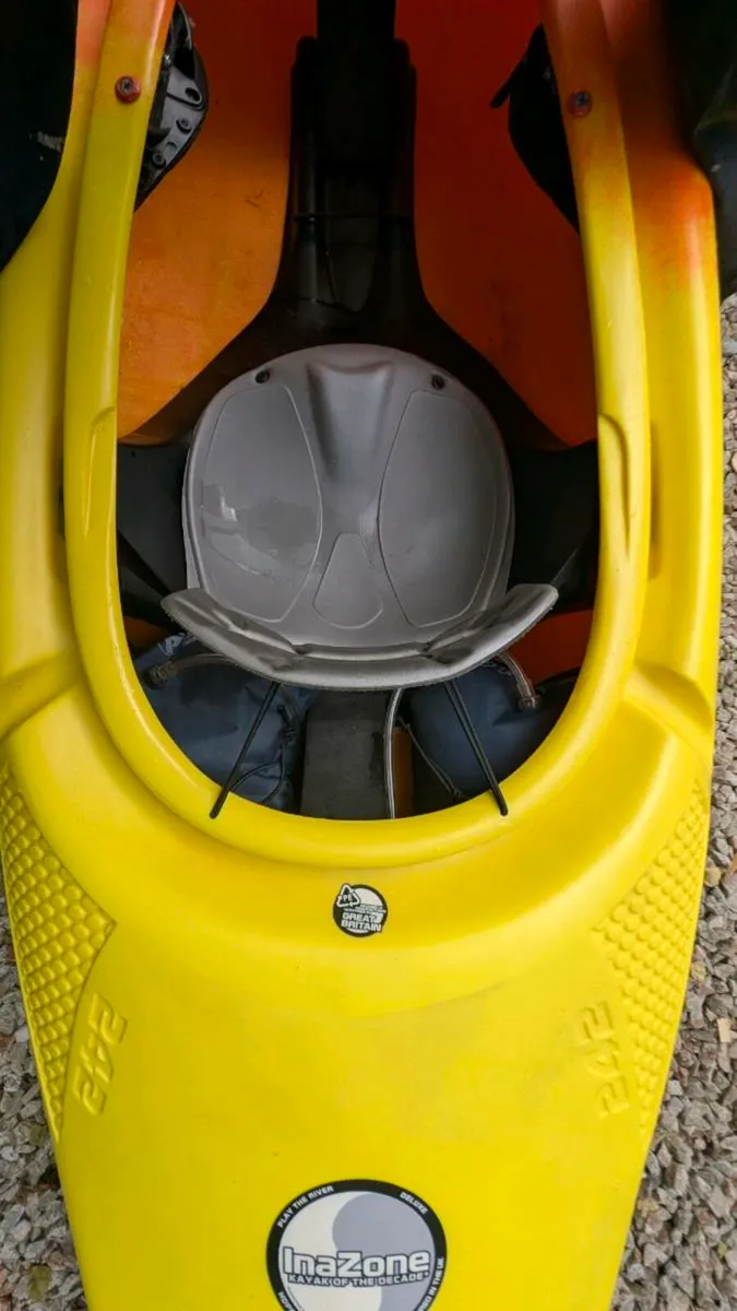 Pyranha Inazone 242 white water kayak - Image 3