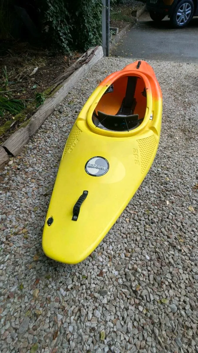 Pyranha Inazone 242 white water kayak - Image 4