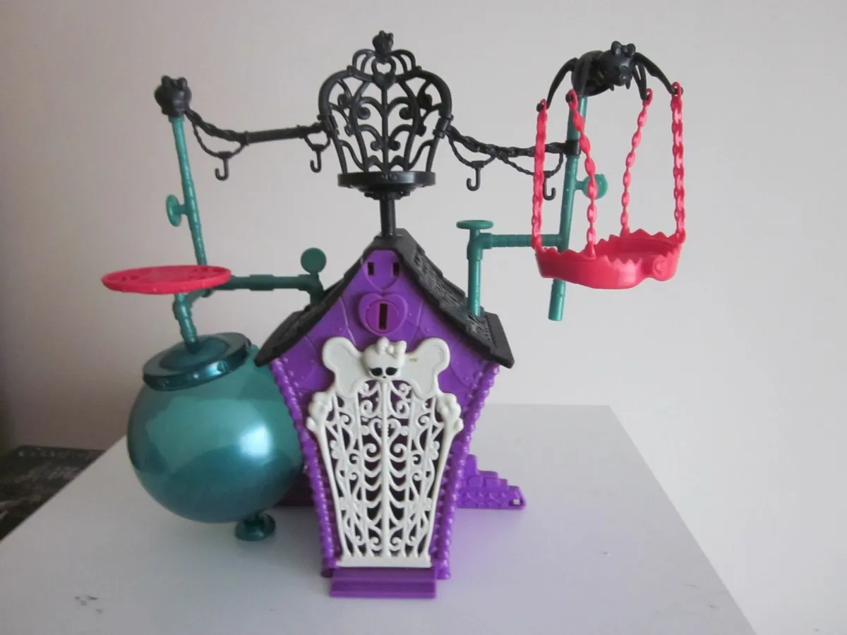 Monster High Secret Creepers Crypt from Mattel - Image 1