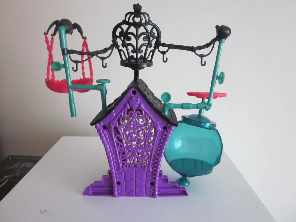 Monster High Secret Creepers Crypt from Mattel - Image 2