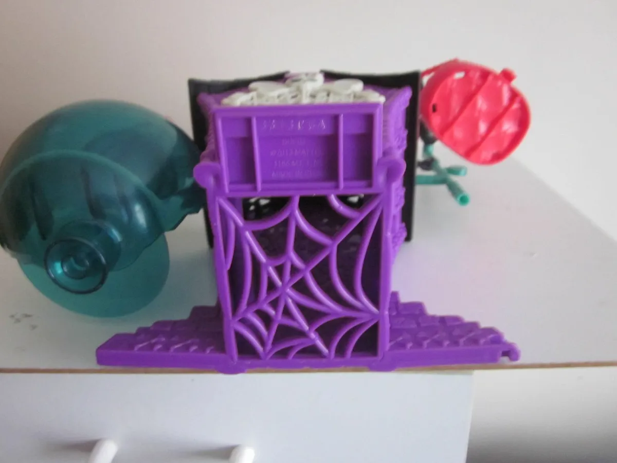 Monster High Secret Creepers Crypt from Mattel - Image 3