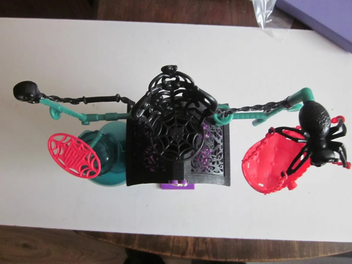 Monster High Secret Creepers Crypt from Mattel - Image 4