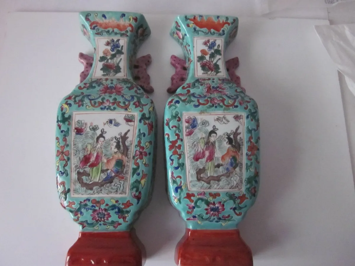 Pair Chinese Porcelain Wall Pocket Vases - Image 3