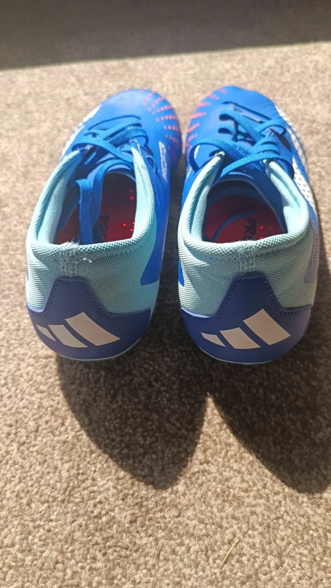 Adidas predator football boots size 6 - Image 2