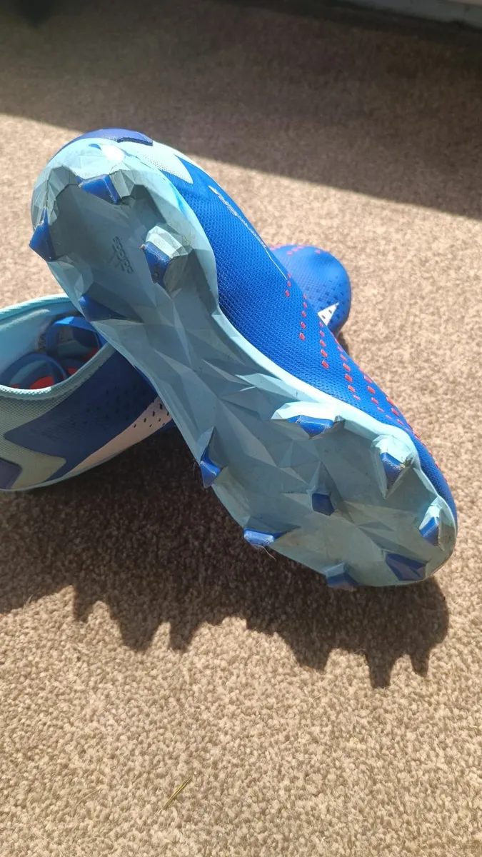 Adidas predator football boots size 6 - Image 3