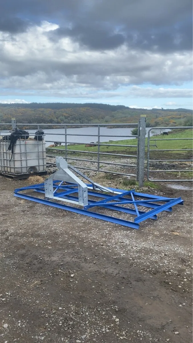 Landl leveller and bale spike - Image 1