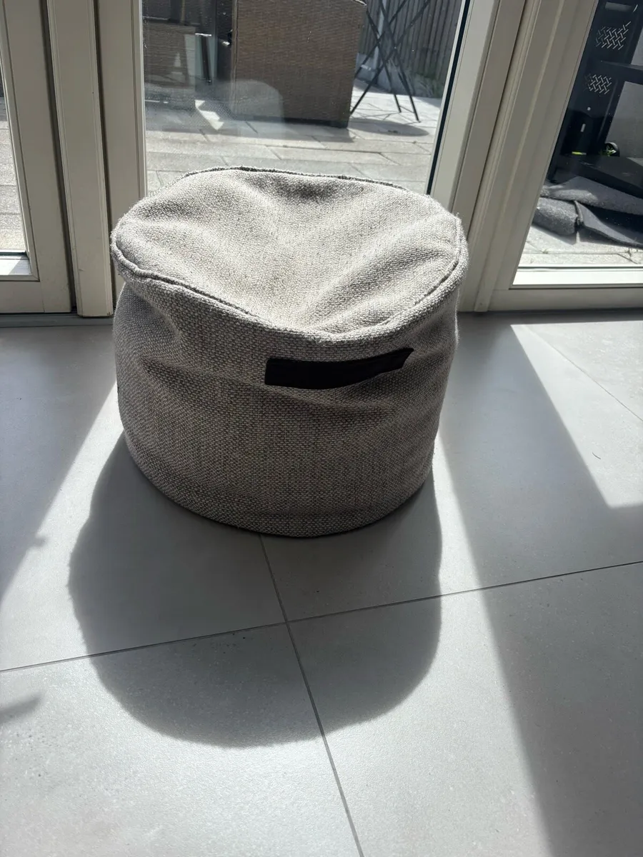 Pouffe / foot rest - Image 1