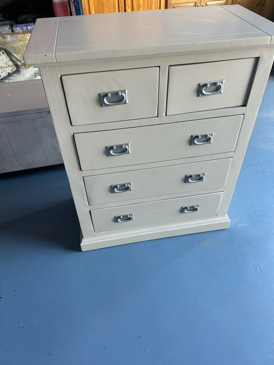 Chest of drawers and blanket box - Image 1