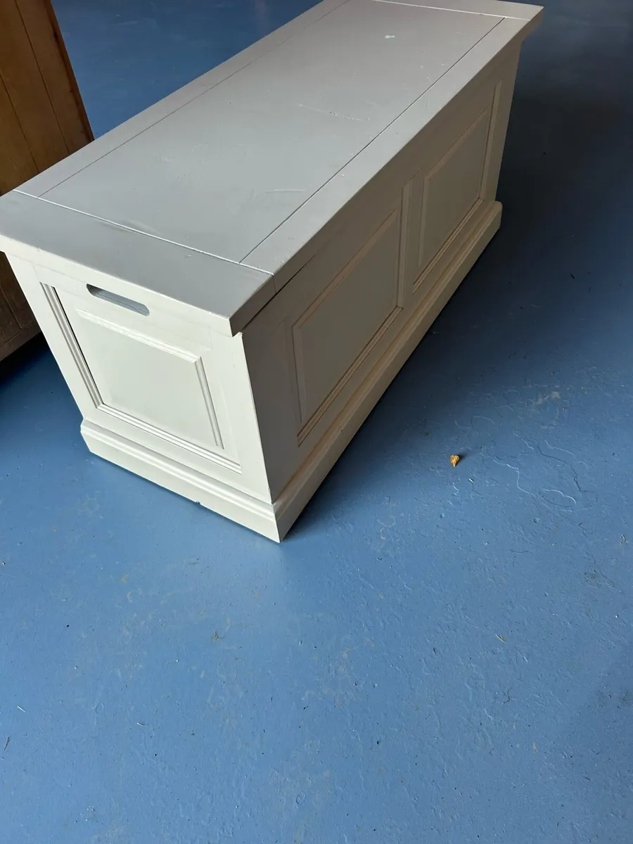 Chest of drawers and blanket box - Image 3
