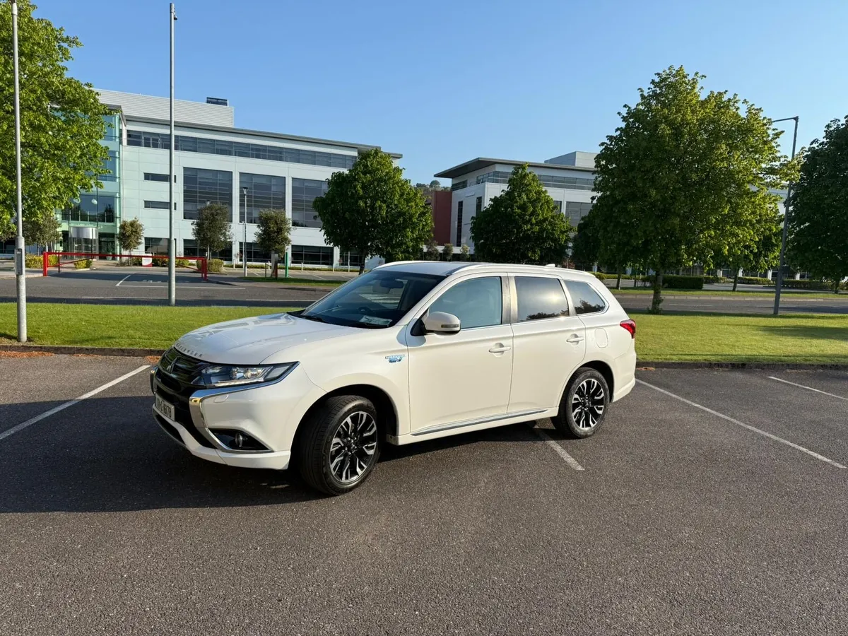 Mitsubishi Outlander Phev - Image 4