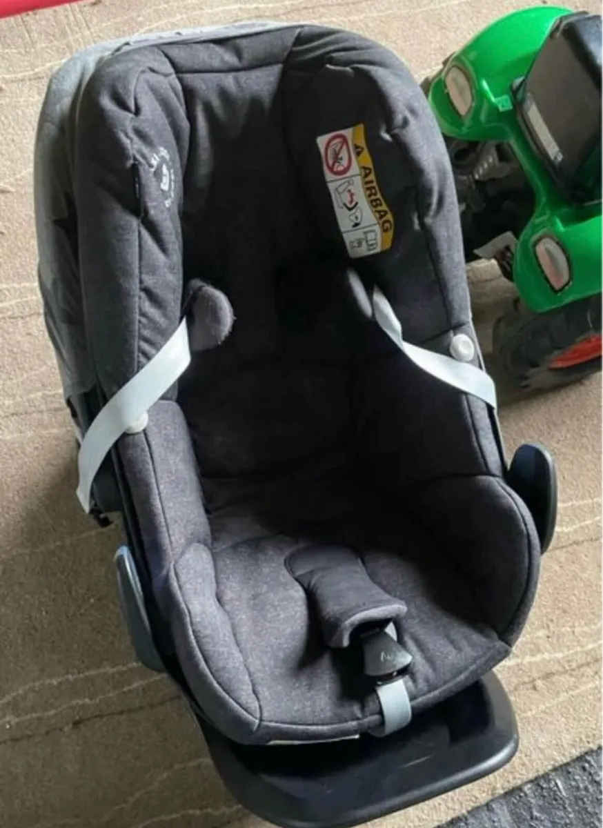 Maxi Cosi Car Seat - Image 2