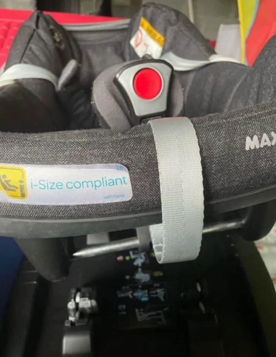 Maxi Cosi Car Seat - Image 4