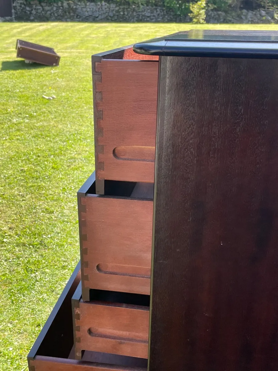 Stag Minstrel 7 drawer chest of drawers - Image 2
