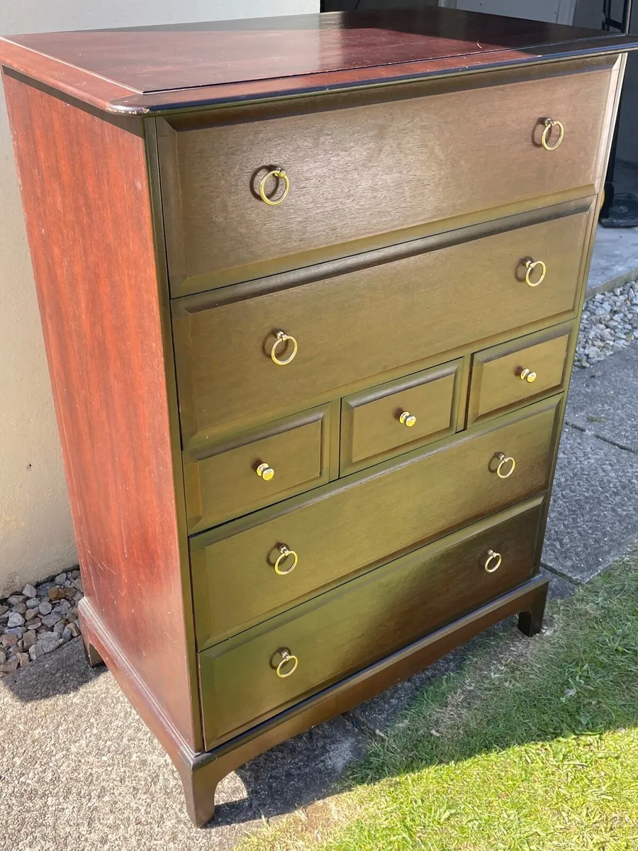 Stag Minstrel 7 drawer chest of drawers - Image 1