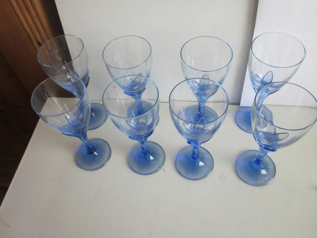 8 Bormioli RoccoZaffiro Wine Glasses Indigo Stem - Image 1
