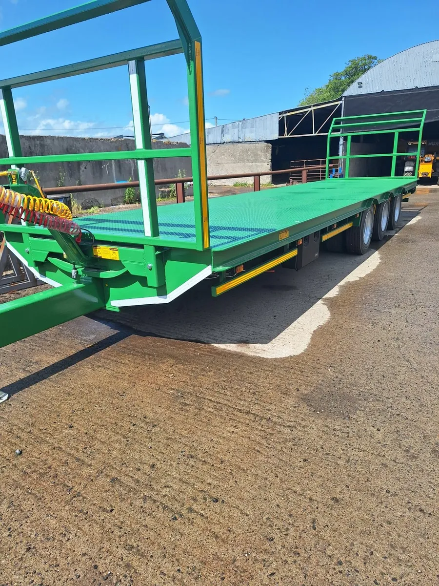 Bale trailer - Image 1