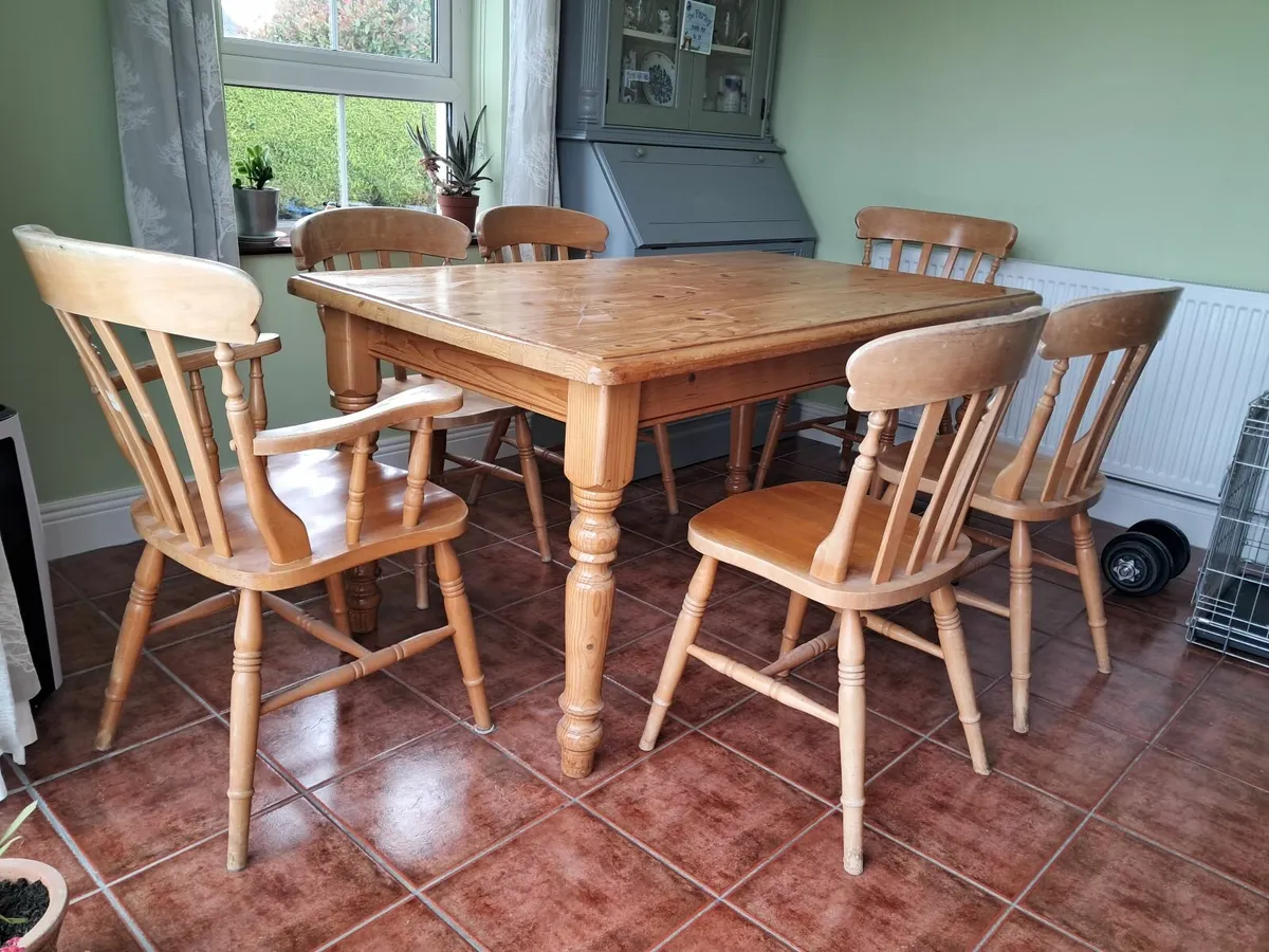 Kitchen table & Chairs - Image 3