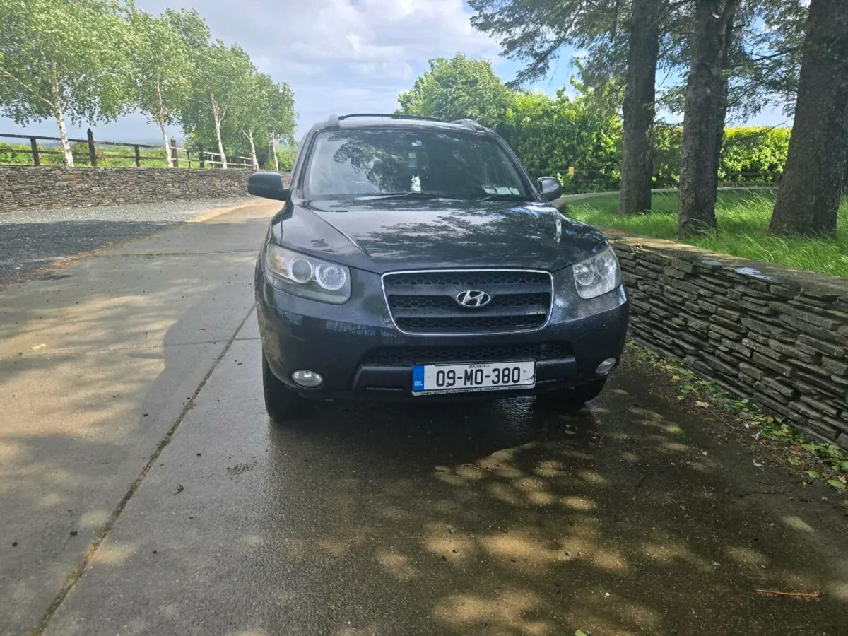 Hyundai Santa Fe 2009 - Image 2
